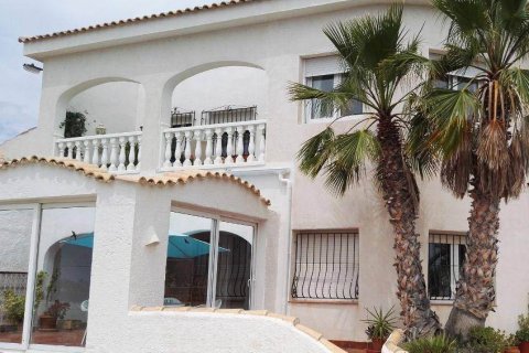 Villa for sale in El Campello, Alicante, Spain 5 bedrooms, 242 sq.m. No. 58844 - photo 1