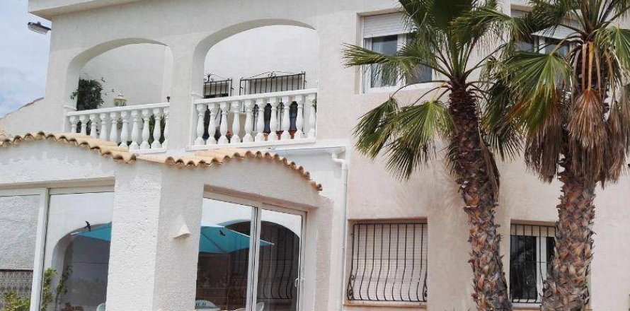 Villa in El Campello, Alicante, Spain 5 bedrooms, 242 sq.m. No. 58844