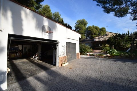 Villa for sale in L'Eliana, Valencia, Spain 5 bedrooms, 450 sq.m. No. 59457 - photo 5