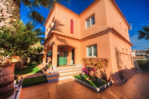 Villa for sale in Torrevieja, Alicante, Spain 3 bedrooms, 120 sq.m. No. 58747 - photo 4