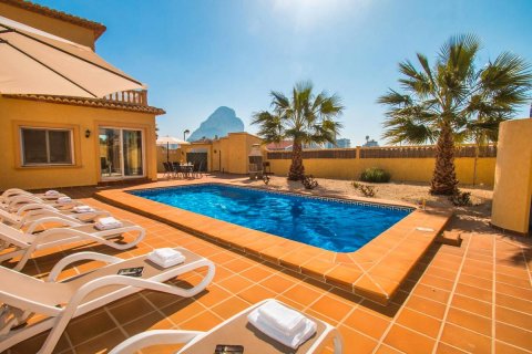 Villa for sale in Calpe, Alicante, Spain 4 bedrooms, 200 sq.m. No. 59328 - photo 3