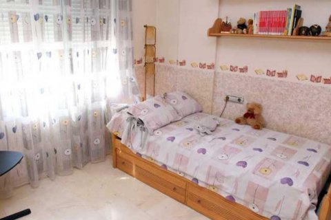 Bungalow for sale in San Juan, Alicante, Spain 4 bedrooms, 260 sq.m. No. 58346 - photo 9