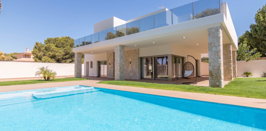 Villa in Campoamor, Alicante, Spain 5 bedrooms, 256 sq.m. No. 58546