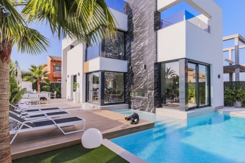 Villa for sale in Torrevieja, Alicante, Spain 3 bedrooms, 200 sq.m. No. 58980 - photo 2