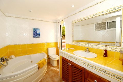 Villa for sale in Altea, Alicante, Spain 5 bedrooms, 160 sq.m. No. 58600 - photo 7