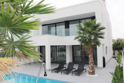 Villa for sale in La Marina, Alicante, Spain 4 bedrooms, 436 sq.m. No. 58137 - photo 2