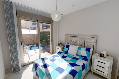 Villa for sale in Villamartin, Alicante, Spain 2 bedrooms, 100 sq.m. No. 58944 - photo 8