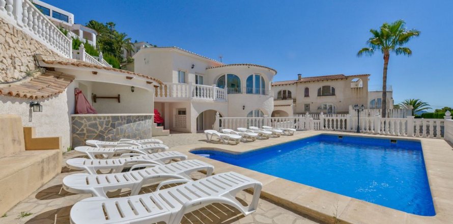 Villa in Moraira, Alicante, Spain 8 bedrooms, 264 sq.m. No. 59387