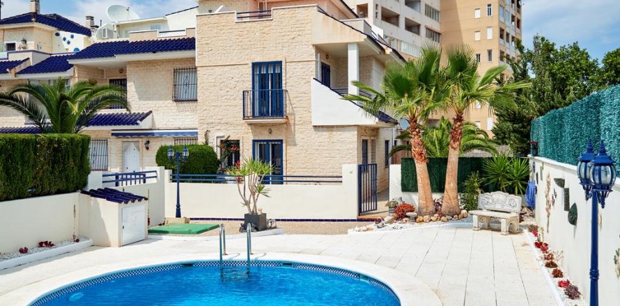 Townhouse in Torrevieja, Alicante, Spain 3 bedrooms, 105 sq.m. No. 58428
