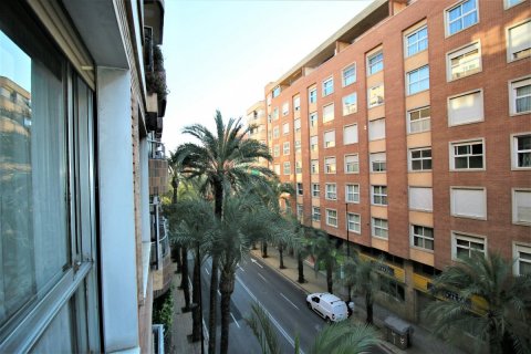 Apartment for sale in Alicante, Spain 3 bedrooms, 120 sq.m. No. 58245 - photo 1