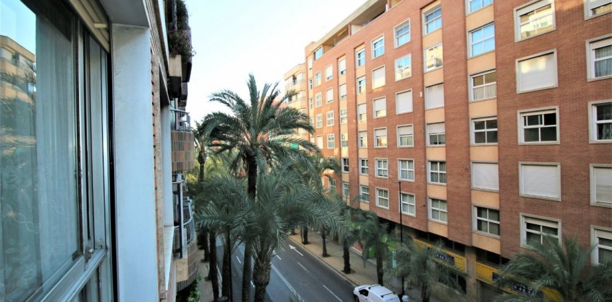 Apartment in Alicante, Spain 3 bedrooms, 120 sq.m. No. 58245