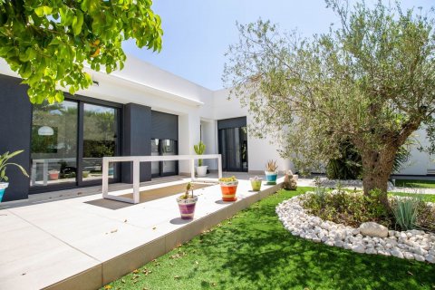 House for sale in Montemar, Alicante, Spain 3 bedrooms, 121 sq.m. No. 57602 - photo 5