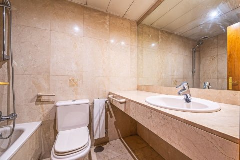 Apartment for sale in Madrid, Spain 2 bedrooms, 120 sq.m. No. 59285 - photo 9