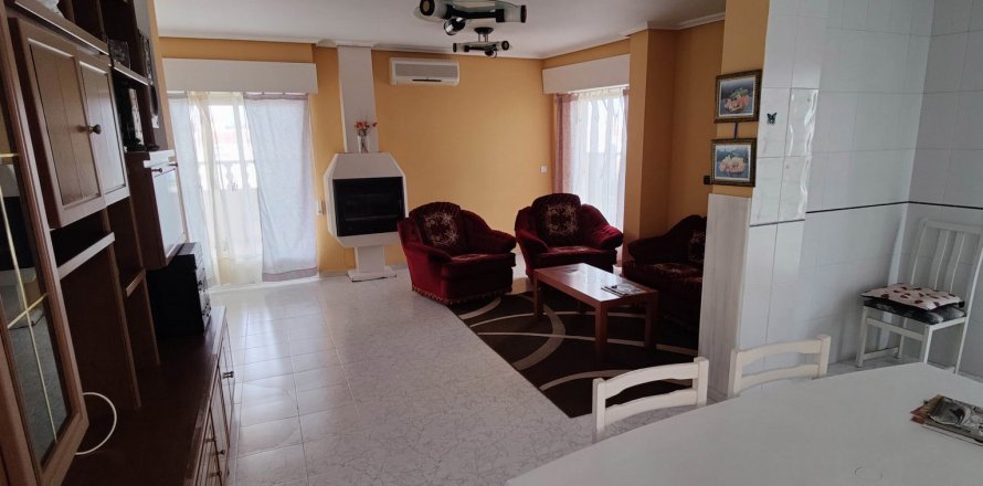 Apartment in Torrevieja, Alicante, Spain 4 bedrooms,  No. 58810