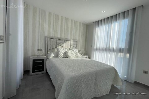 Villa for sale in Torrevieja, Alicante, Spain 3 bedrooms, 175 sq.m. No. 34562 - photo 11