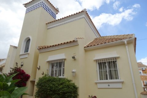 Villa for sale in Villamartin, Alicante, Spain 4 bedrooms, 180 sq.m. No. 58957 - photo 1