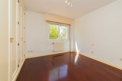 Apartment for sale in Madrid, Spain 2 bedrooms, 139 sq.m. No. 58455 - photo 9