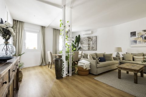 Apartment for sale in Madrid, Spain 3 bedrooms, 105 sq.m. No. 59286 - photo 1