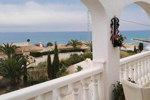 Villa for sale in El Campello, Alicante, Spain 5 bedrooms, 242 sq.m. No. 58844 - photo 6
