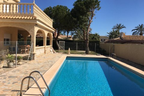 Villa for sale in Cabo Roig, Alicante, Spain 4 bedrooms, 245 sq.m. No. 58695 - photo 1