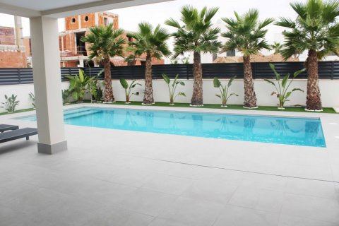 Villa for sale in La Marina, Alicante, Spain 4 bedrooms, 436 sq.m. No. 58137 - photo 5
