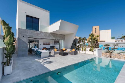 Villa for sale in Ciudad Quesada, Alicante, Spain 3 bedrooms, 236 sq.m. No. 58125 - photo 1
