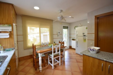 Villa for sale in L'Eliana, Valencia, Spain 5 bedrooms, 450 sq.m. No. 59457 - photo 25