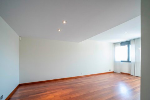 Apartment for sale in Madrid, Spain 2 bedrooms, 115 sq.m. No. 58875 - photo 7
