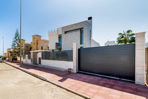 Villa for sale in Cabo Roig, Alicante, Spain 5 bedrooms, 430 sq.m. No. 58271 - photo 6