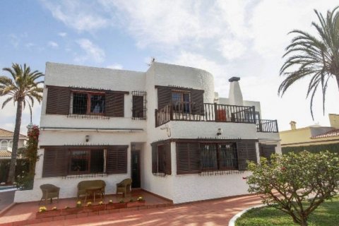 Villa for sale in Torrevieja, Alicante, Spain 5 bedrooms, 306 sq.m. No. 58385 - photo 1