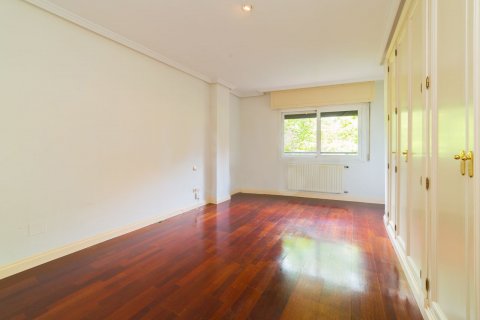 Apartment for sale in Madrid, Spain 2 bedrooms, 139 sq.m. No. 58455 - photo 10