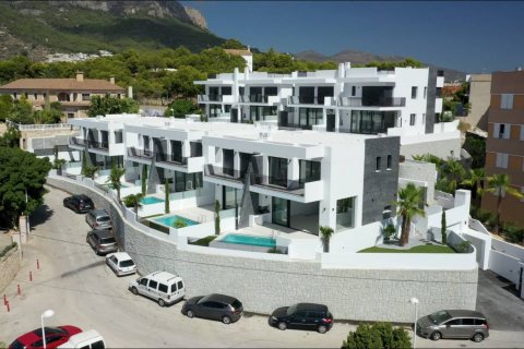 Townhouse for sale in Calpe, Alicante, Spain 3 bedrooms, 346 sq.m. No. 58172 - photo 1