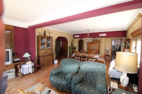 Villa for sale in El Campello, Alicante, Spain 5 bedrooms, 240 sq.m. No. 58604 - photo 7