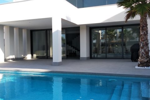 Villa for sale in La Marina, Alicante, Spain 4 bedrooms, 436 sq.m. No. 58137 - photo 3