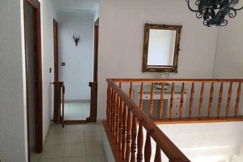 Villa for sale in Cabo Roig, Alicante, Spain 4 bedrooms, 245 sq.m. No. 58695 - photo 9