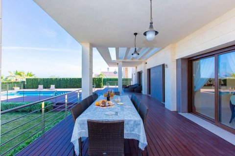 Villa for sale in Torrevieja, Alicante, Spain 4 bedrooms, 586 sq.m. No. 58837 - photo 6