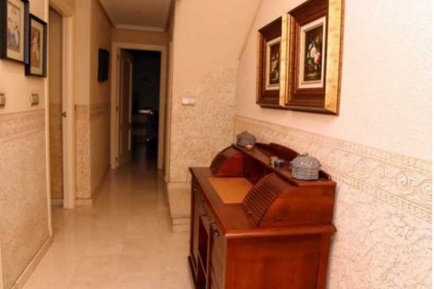 Bungalow for sale in San Juan, Alicante, Spain 4 bedrooms, 260 sq.m. No. 58346 - photo 5