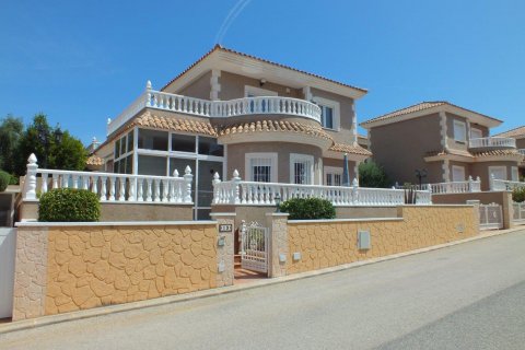 Villa for sale in Torrevieja, Alicante, Spain 3 bedrooms, 125 sq.m. No. 58522 - photo 1