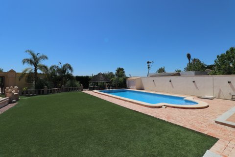 Villa for sale in Daya Vieja, Alicante, Spain 4 bedrooms, 230 sq.m. No. 59027 - photo 4