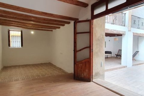 House for sale in La Pobla de Vallbona, Valencia, Spain 3 bedrooms, 250 sq.m. No. 60700 - photo 3