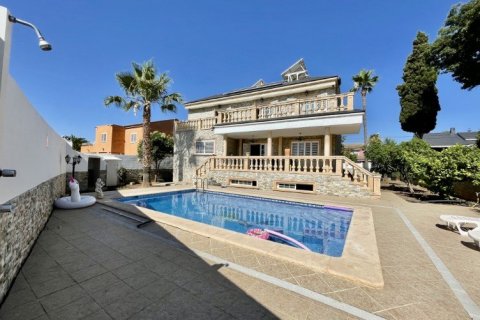 Villa for sale in L'Eliana, Valencia, Spain 6 bedrooms, 352 sq.m. No. 60330 - photo 3