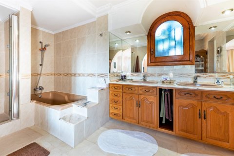Villa for sale in Costa D'en Blanes, Mallorca, Spain 5 bedrooms, 461 sq.m. No. 60195 - photo 14