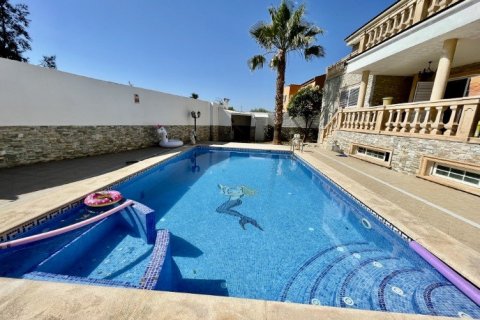Villa for sale in L'Eliana, Valencia, Spain 6 bedrooms, 352 sq.m. No. 60330 - photo 4