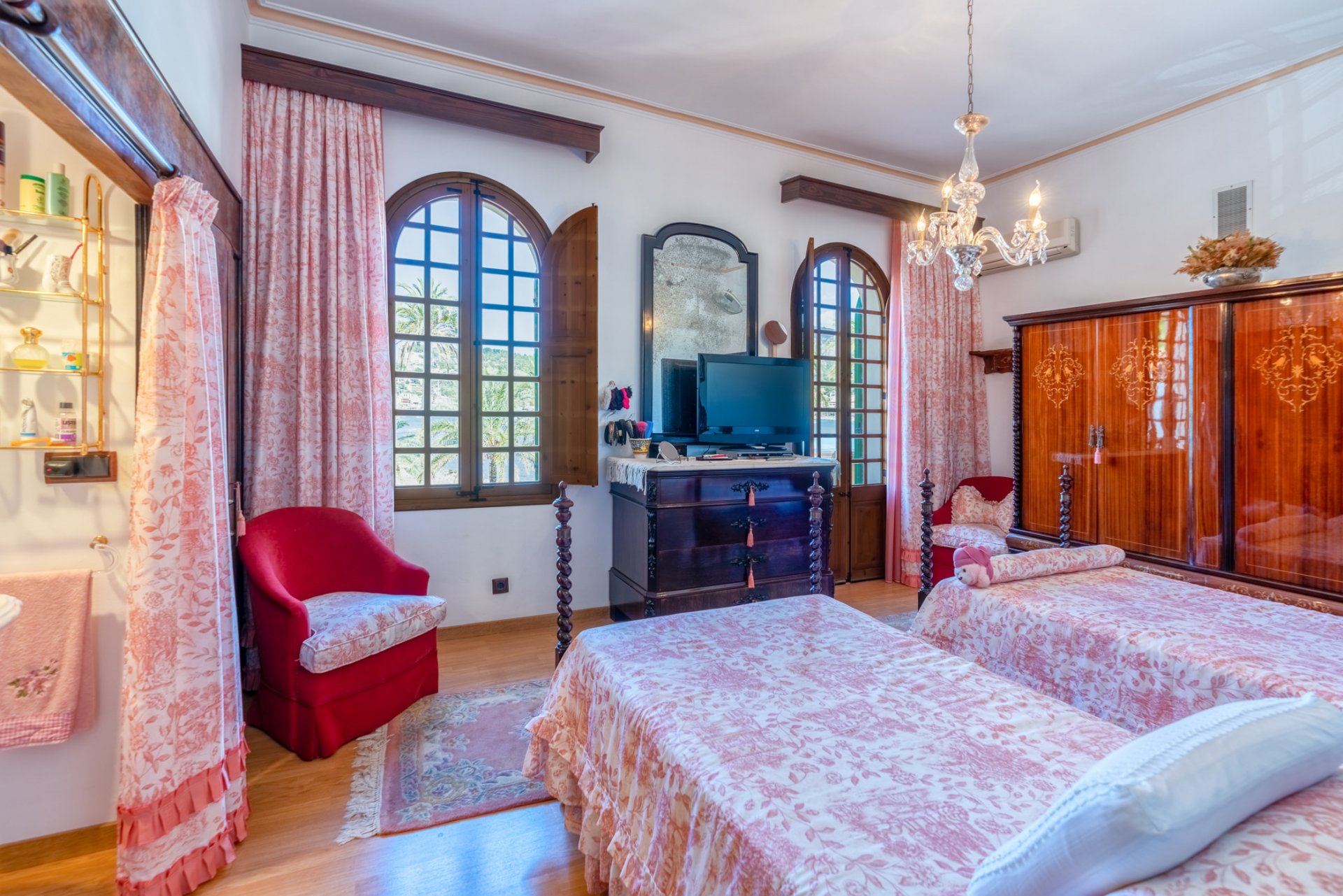 Huvila Port De Soller, Mallorca, Espanja 7 makuuhuonetta, 400 m2 No. 33028
