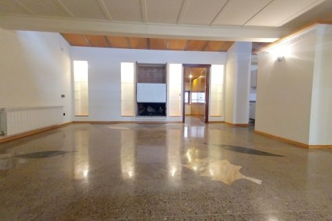 Apartment for sale in Valencia, Spain 3 bedrooms, 180 sq.m. No. 60390 - photo 7