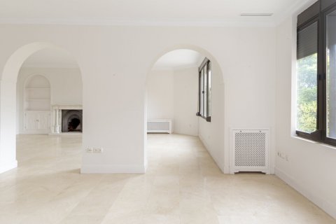 Apartment for sale in Jerez de la Frontera, Cadiz, Spain 5 bedrooms, 430 sq.m. No. 61618 - photo 5