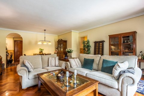 Apartment for sale in Pozuelo de Alarcon, Madrid, Spain 4 bedrooms, 201 sq.m. No. 61386 - photo 9