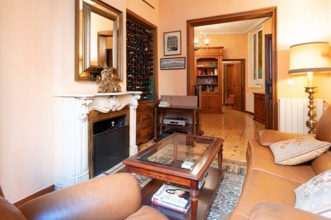 Apartment for sale in Madrid, Spain 4 bedrooms, 163 sq.m. No. 61070 - photo 5