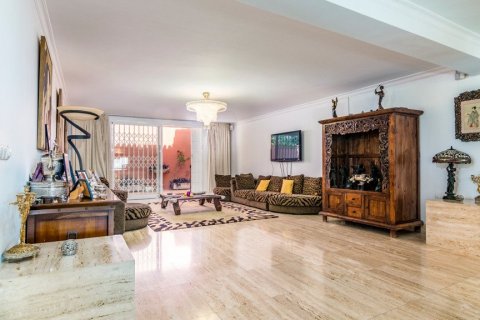 Villa for sale in Estepona, Malaga, Spain 6 bedrooms, 594.55 sq.m. No. 3615 - photo 5