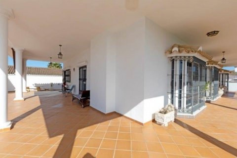 Villa for sale in El Santiscal, Cadiz, Spain 5 bedrooms, 571 sq.m. No. 62047 - photo 21
